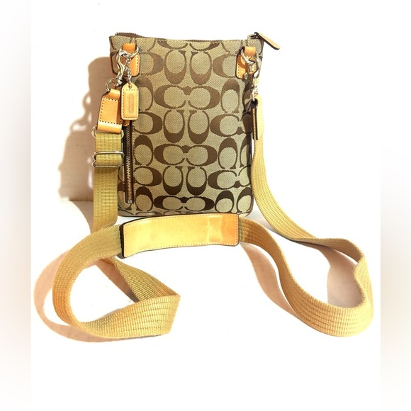 Coach vintage CC signature print canvas crossbody handbag main - Picture 1 of 9